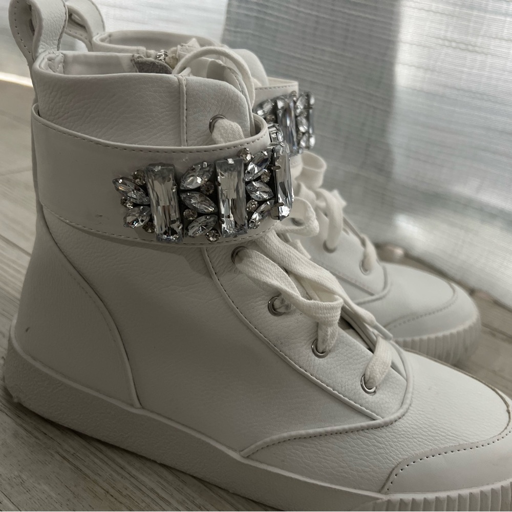 Karl lagerfeld size 7 1/2 white sneakers